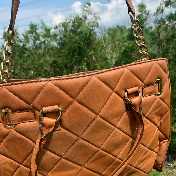 MICHAEL KORS Brown Leather Tote with Hold Chain - Picture 8 of 12